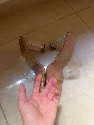Sandalias tacón Zara transparentes beige