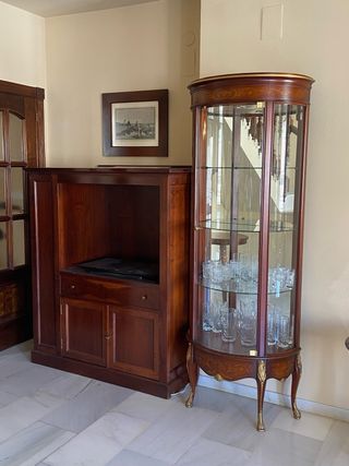 2 Vitrinas semicirculares madera y oro