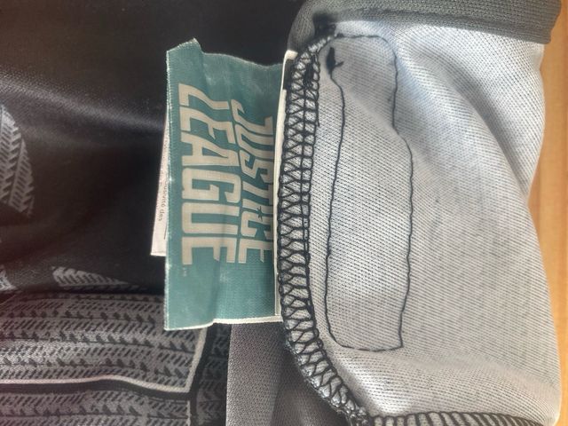 6 disfraces  superhéroes y uno de hallowen.