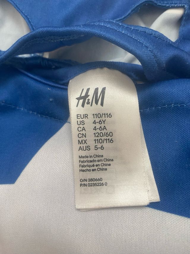 6 disfraces  superhéroes y uno de hallowen.