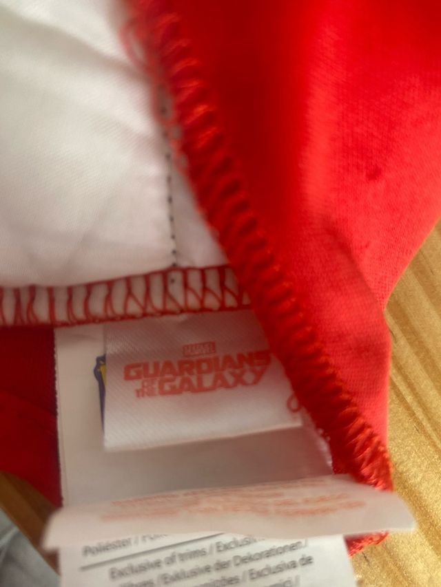 6 disfraces  superhéroes y uno de hallowen.