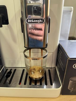 Cafetera Delonghi Rivelia Automática
