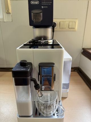 Cafetera Delonghi Rivelia Automática