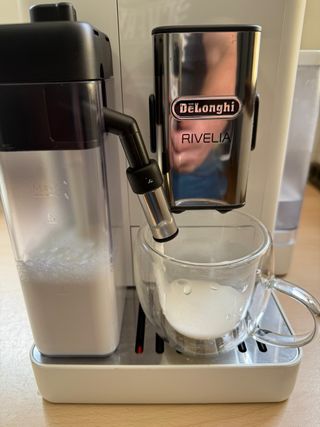 Cafetera Delonghi Rivelia Automática