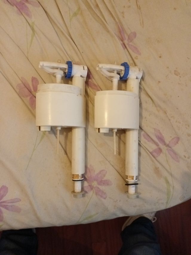 2 Entradas agua cisterna Roca,6 euros cada.