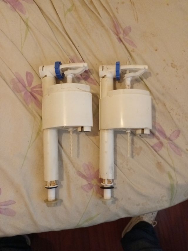 2 Entradas agua cisterna Roca,6 euros cada.