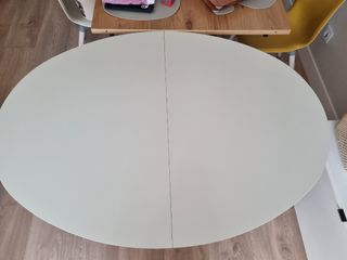 Mesa comedor ovalada blanca