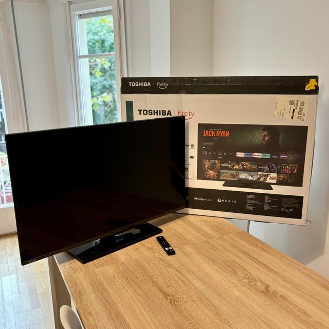 TV Toshiba 40" Negro