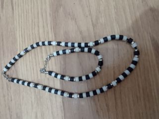 Collar y pulsera blanco y negro