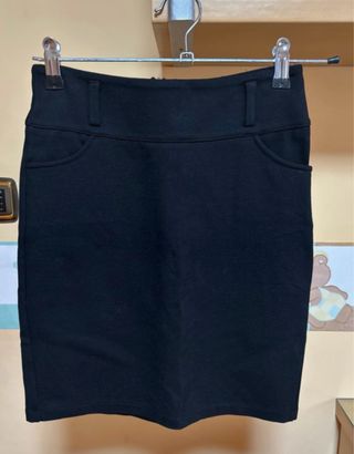 Falda midi negra