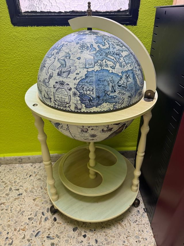 Botellero-Globo terráqueo blanco