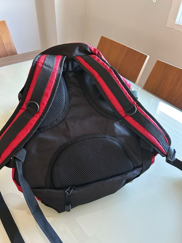 Mochila trekking roja y beige