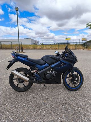 Honda CBR125R - Moto