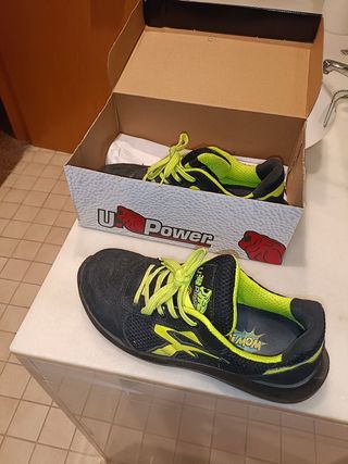 Zapatillas U-Power seguridad - negras y amarillas