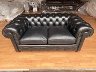 Divano Chester di Poltrona Frau in pelle Nera