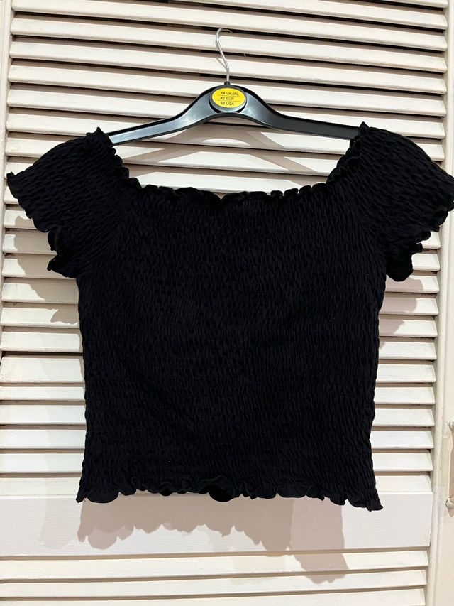 Top negro hombros descubiertos stradivarius M 