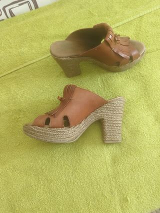 Zuecos Gaimo Marrón - Tacón