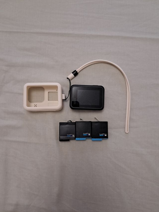 GoPro Hero 8 Black + accesorios 3 baterías y funda