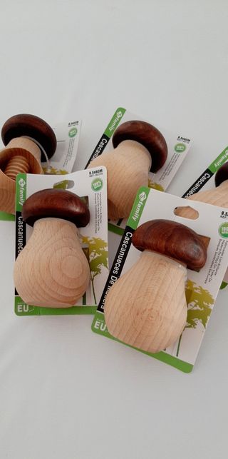 Cascanueces de madera 