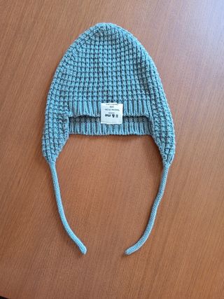 Gorro bebé tejido - gris azulado, muy suavecito