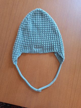 Gorro bebé tejido - gris azulado, muy suavecito
