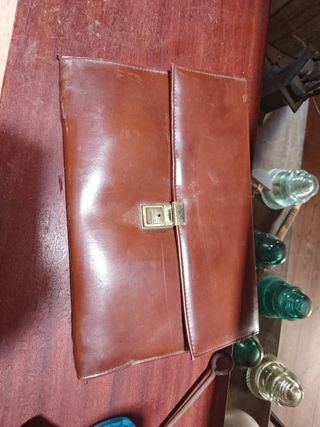 Cartera de cuero marrón