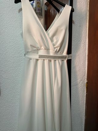 Vestido blanco elegante, talla adaptable 