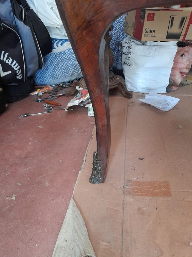 Maravillosa cómoda antigua de madera y mármol. 