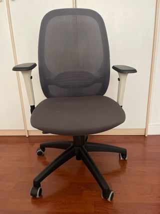 Silla oficina moderna gris-blanca ergonómica 
