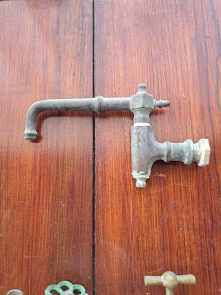 Grifos antiguos de latón