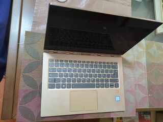 Portátil Lenovo Yoga 920 dorado