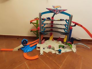 Mega Garage Hot Wheels