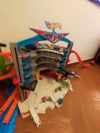 Mega Garage Hot Wheels