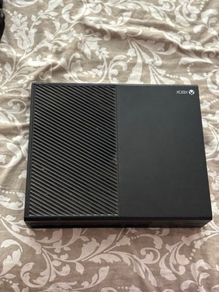 Xbox One + 2 mandos + FIFAS (20,19,18)+ PES(15,17)