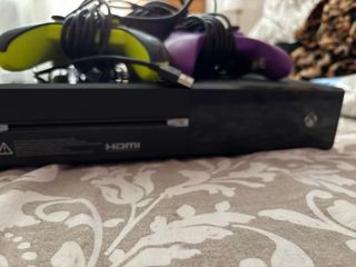 Xbox One + 2 mandos + FIFAS (20,19,18)+ PES(15,17)