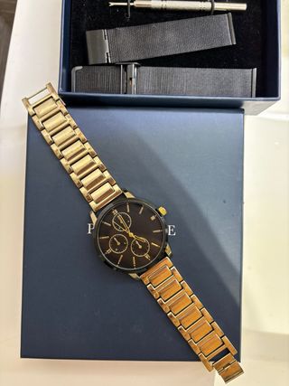 Reloj Pier One dorado 