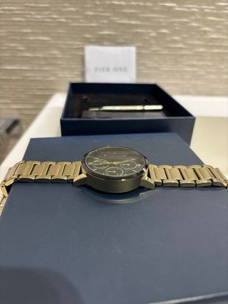 Reloj Pier One dorado 