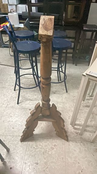 Pie madera tallado artesanal