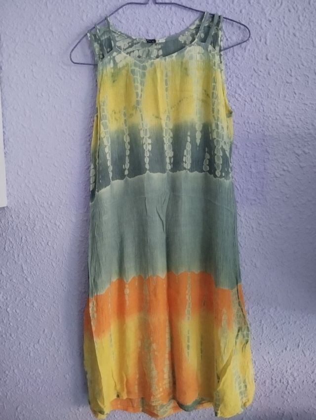 Vestido tie-dye naranja-amarillo para niña.