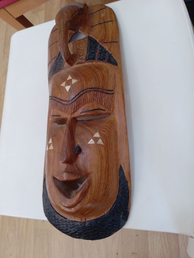 Máscara tribal madera tallada (hueso)(46*18)