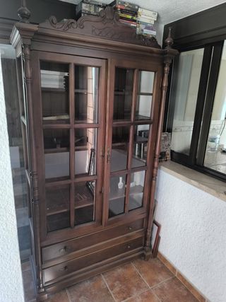 Vitrina antigua de madera