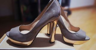 Zapatos tacón caqui y dorado