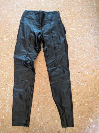 Pantalones Bershka cuero sintético negros