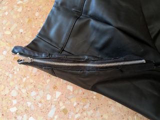 Pantalones Bershka cuero sintético negros