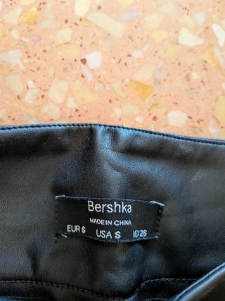 Pantalones Bershka cuero sintético negros