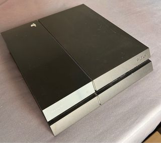 PS4 Slim 400GB con 2 mandos y 1 juego.
