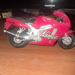 moto a escala Kawasaki Ninja ZX-7R