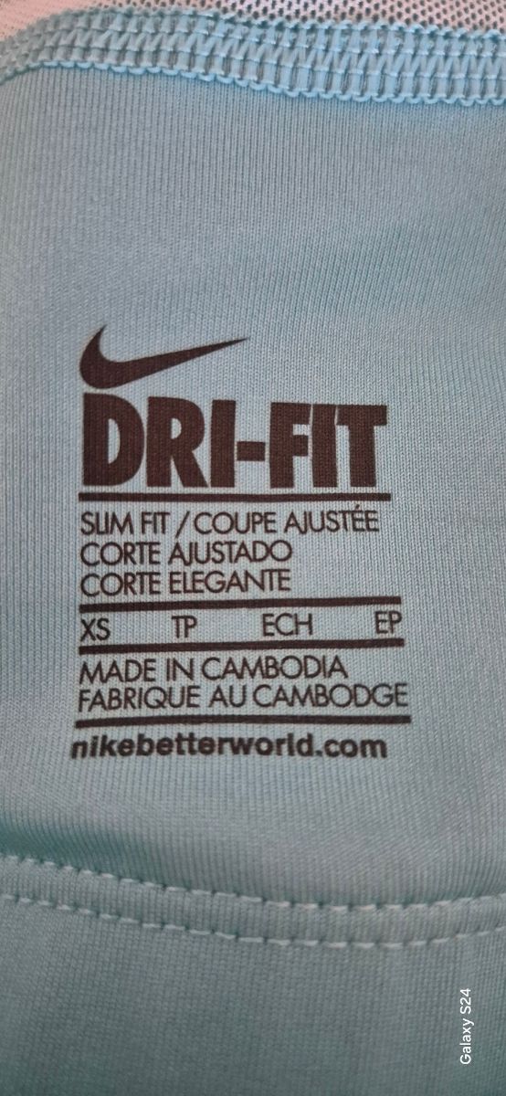 Camiseta Nike turquesa deporte