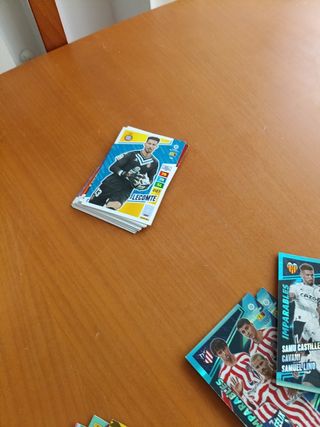 Cromos de fútbol:  son del 22 23