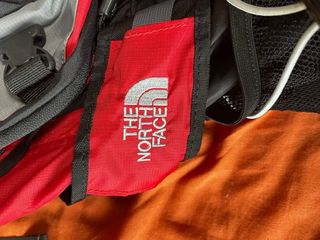 Mochila para escalada The North Face roja